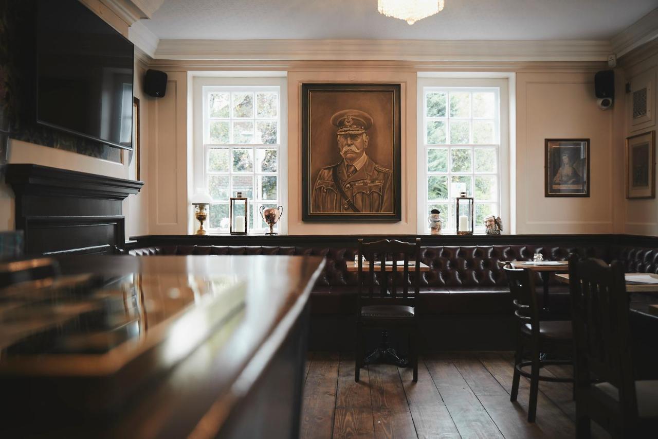 Bed and Breakfast The Lord Grenfell Maidenhead Esterno foto The interior of the pub