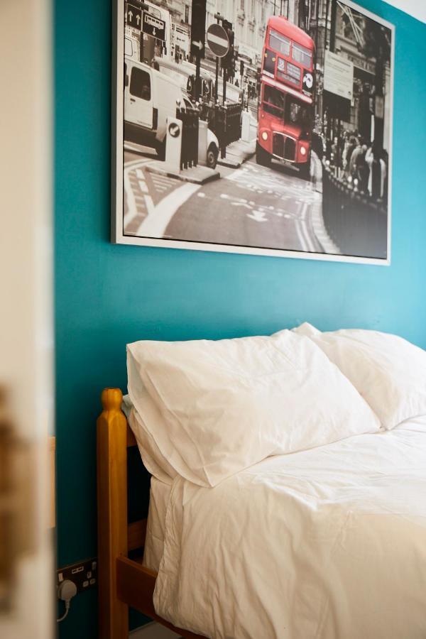 Bed and Breakfast The Lord Grenfell Maidenhead Esterno foto A room at the hotel