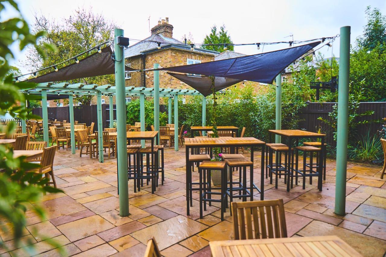 Bed and Breakfast The Lord Grenfell Maidenhead Esterno foto The roof terrace at the Duke of Cumberland